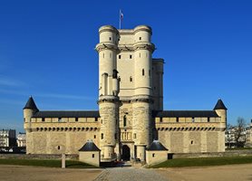 Париж забрани руснаци да посещават средновековна крепост