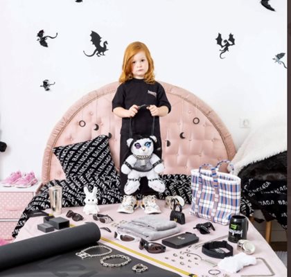 Садо-мазо, но с деца: Модната марка „Баленсиага“ предизвика скандал