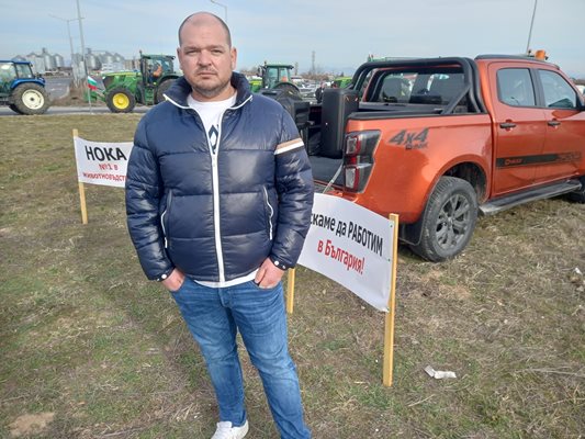 Младият фермер Радослав Янков настоява управляващите да се вслушат в исканията на протестиращите фермери.

Снимки: Румен Златански