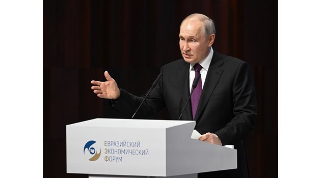 Руският президент Владимир Путин говори пред Втория евразийски икономически форум.
Снимка: Радио Китай
