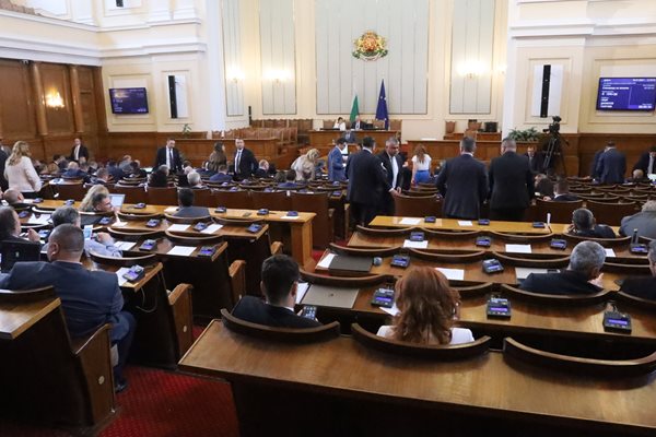 Депутатите ще мъдрят конституционните промени след лятната си ваканция

СНИМКА: “24 ЧАСА”