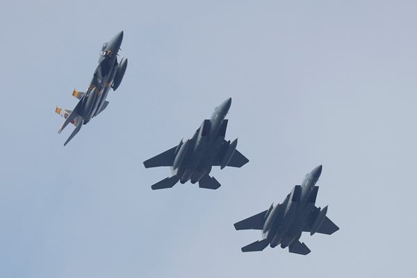 Изтребители F-15.