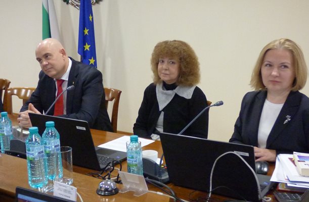 Иван Гешев и Галина Захарова са членове на ВСС по право.