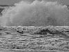 Огромни вълни отнесоха Южния плаж в Несебър