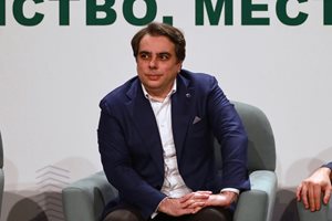 Асен Василев се закани да съди журналисти заради скандала с офшорната фирма