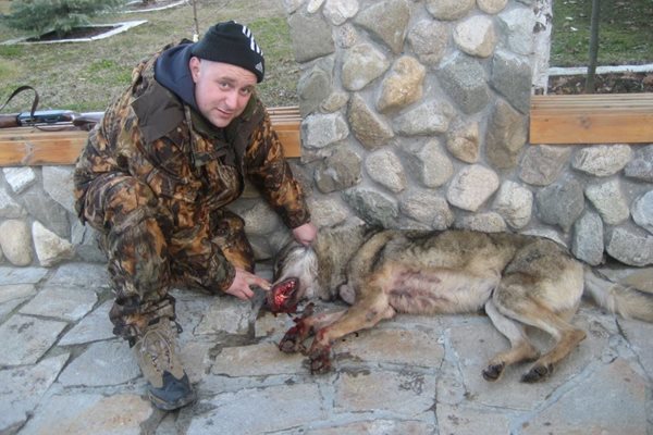 Иван Нончев е ловец и се хвали във фейсбук с ловни подвизи