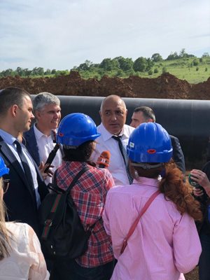 Борисов се запозна с извършените от „Булгартрансгаз“ ЕАД дейности по разширението на газопреносната инфраструктура от българо-турската граница до българо-сръбската граница. Снимки правителствена пресслужба