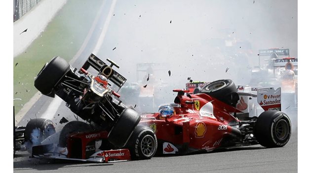 СТРЕС: Катастрофата на Ферари през 2012 г. в Белгия.