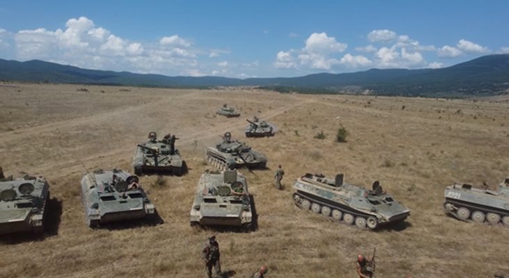 Вижте как армията ни тренира със съюзниците от НАТО срещу руска агресия (Видео, снимки)