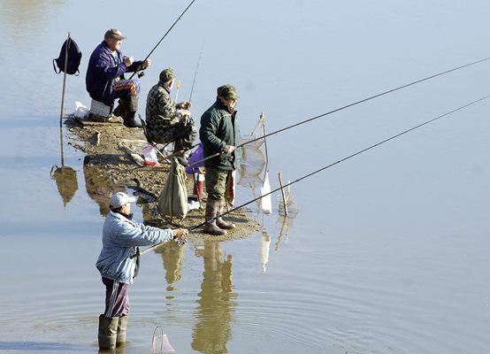 Обследва се с термодрон площта на езерото "Мандра" в рамките на операцията по издирване на двамата рибари. Снимки: Владимир Янев (снимката е илюстративна)