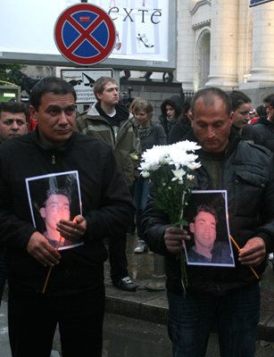 Двете момчета бяха погребани малко след трагедията.