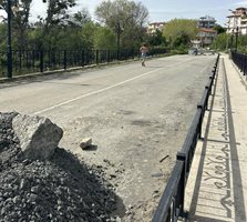 Мостът към къмпинг Нестинарка ще е готов преди началото на лятото. Снимки: Община Царево