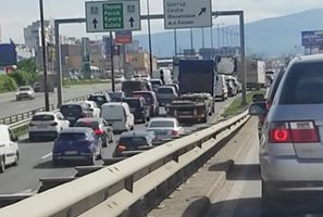Тежка катастрофа на магистрала "Струма" Снимка: Фейсбук/ Катастрофи в София