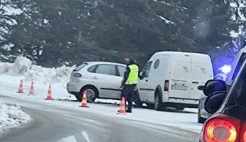 Челен сблъсък между две коли на пътя Пампорово-Смолян, няма сериозно пострадали