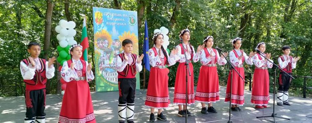 Събора „Песни и танци от слънчева Добруджа" Снимка: Дияна Райнова