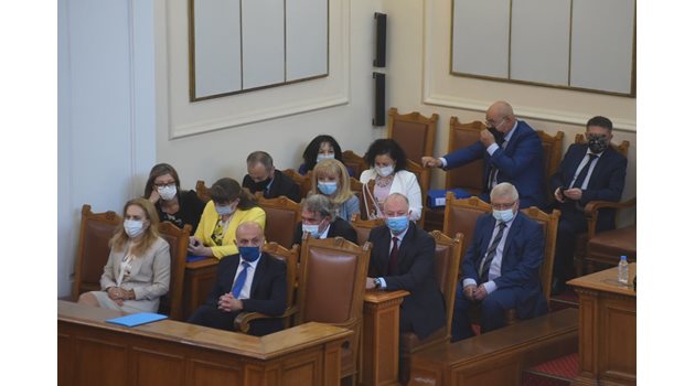 Министерският съвет е на място в парламента