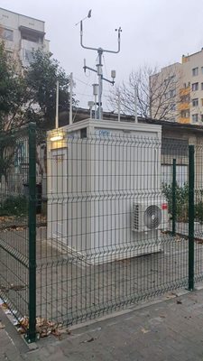 От декември м.г. в Стара Загора работят две нови станции, които измерват качеството на въздуха и изпращат в реално време данните в общината. 
