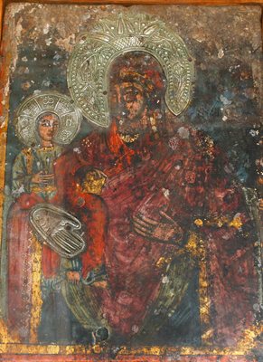 Чудотворната икона на Богородица в Лопушанския манастир, открита зазидана в стената през 2013 г.  / Снимки: България Днес