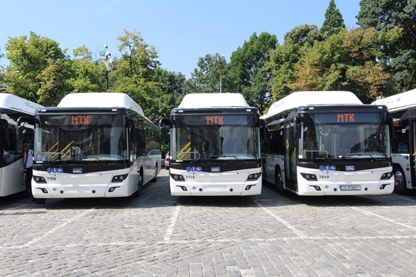 Автобуси на "Юнион Ивкони" 
