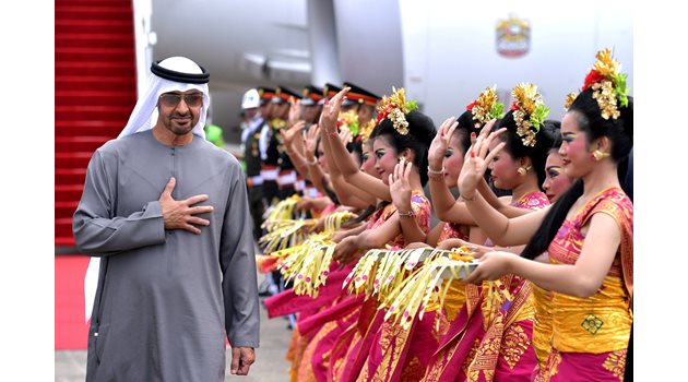 Президентът на Обединените арабски емирства шейх Мохамед бин Зайед ал Нахаян по време на визита в Индонезия.