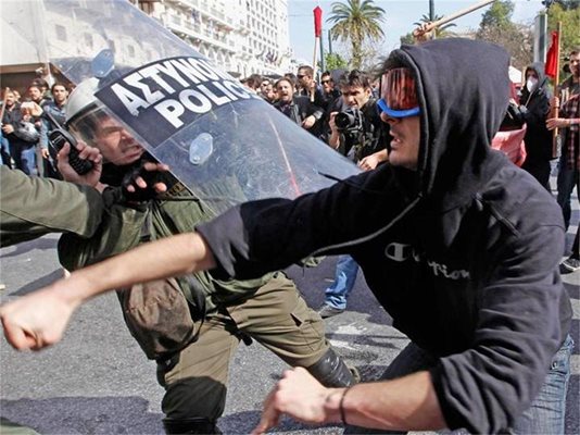 Гърция замря за 24 часа в обща стачка