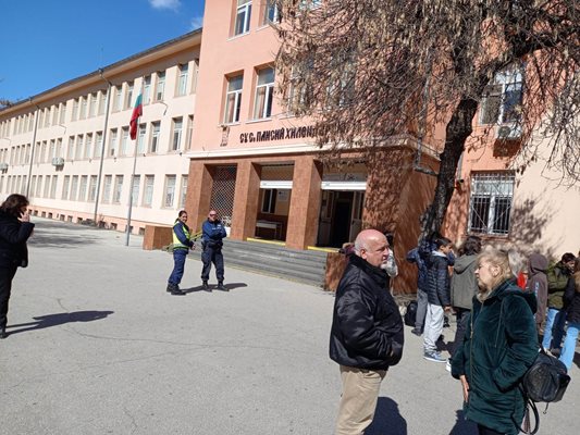 СУ "Паисий Хилендарски" в Пловдив.