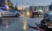 Тежка катастрофа в София, две коли са потрошени (Снимки)
