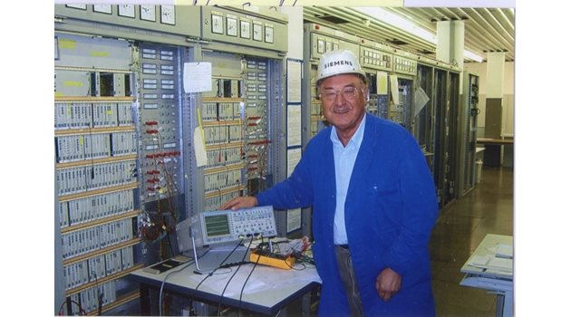 Петър Пенчев като главен инженер в Сименс