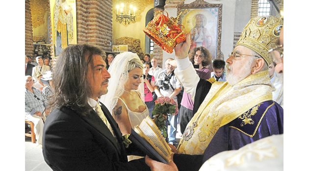 ПРИМЕР: Епископ Тихон не е взел стотинка от златната двойка