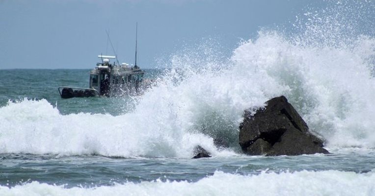 Първият за сезона ураган в източната част на Тихия океан удари няколко плажни курорти в Югозападно Мексико=
Снимка: Ройтерс