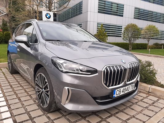 Тест на BMW Серия 2 Active Tourer: Миниван, прескочил от бъдещето