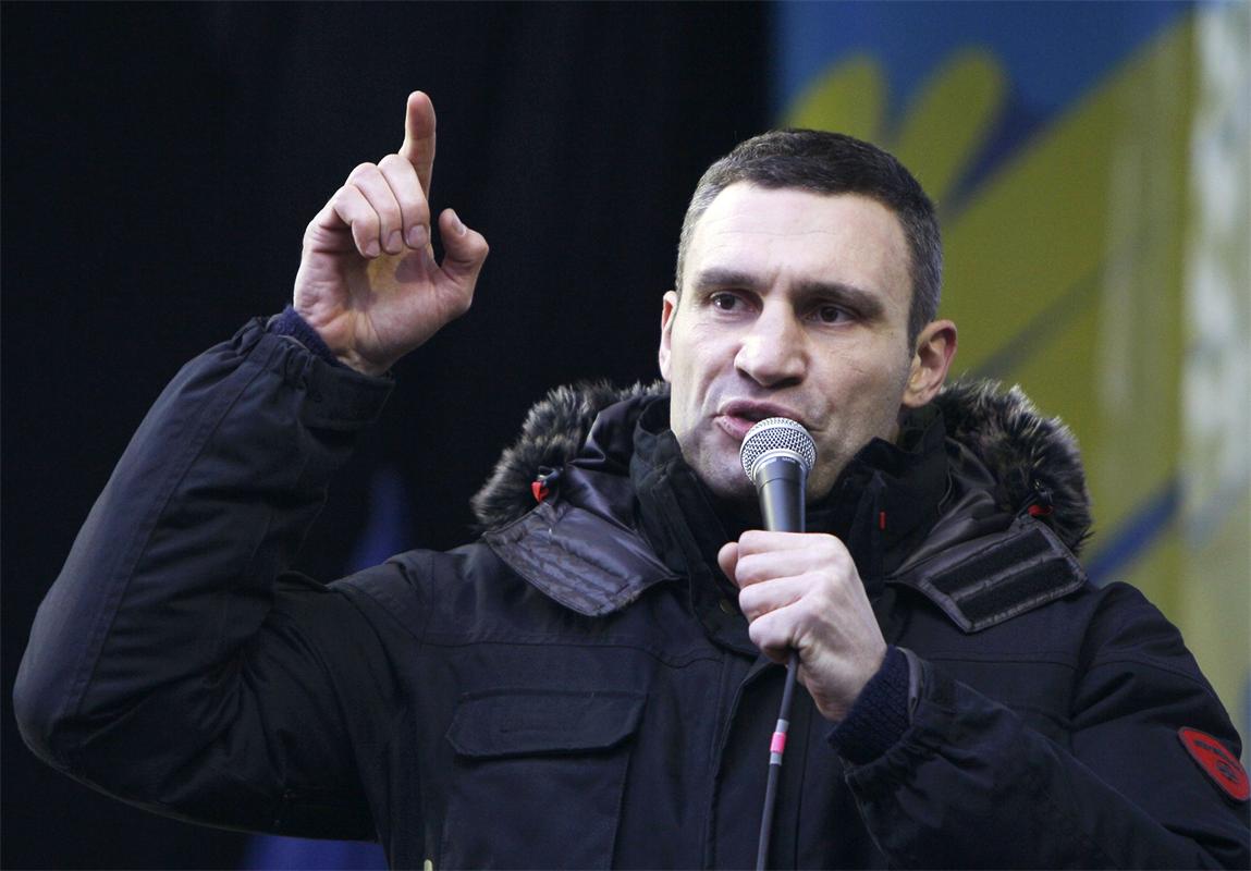 Обвиниха Владимир Кличко, че е отвел дъщеря си в Украйна без съгласието на майка й