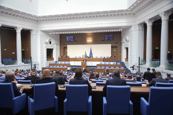 Момент от заседанието на парламента