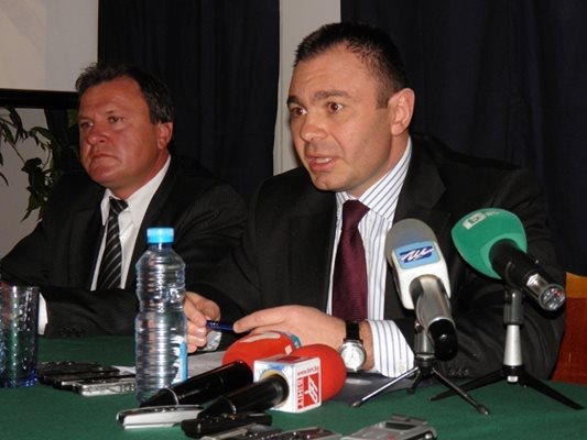 Тогавашният  главен секретар на МВР Светлозар Лазаров пристигна специално в Шумен, за да оповести успешната акция.