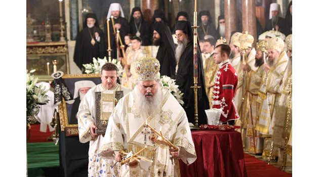 Литургията в "Св. Александър Невски" е предстоявана от Варненския и Великопреславски митрополит Йоан