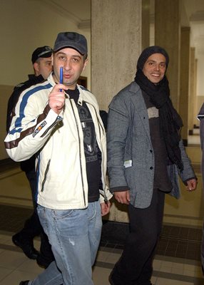 Прокопий Прокопиев (вдясно) лично отива в съда, за да разкаже за дните, когато е лежал в ареста с Райко Петров.