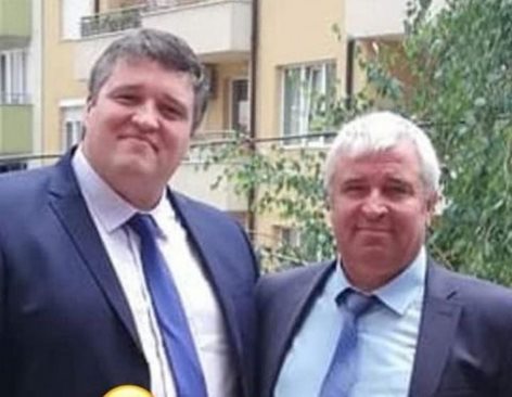 Д-р Емил Вакльов заедно с баща си Муса, които починаха от COVID-19.