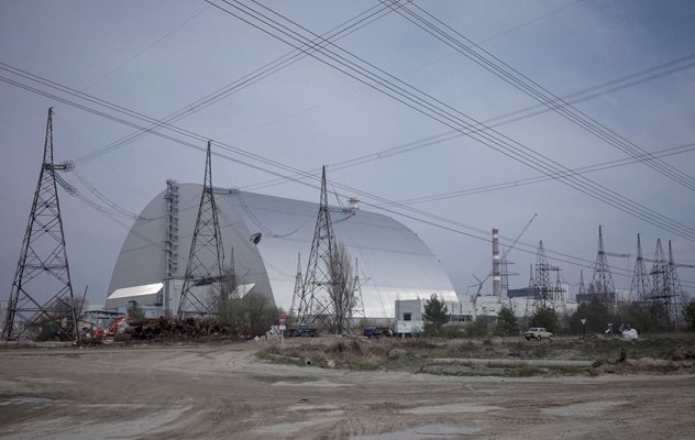 Властите в Киев смятат, че нестихващите пожари около Чернобил могат да изпратят облак от радиация в цяла Европа.

СНИМКА: РОЙТЕРС