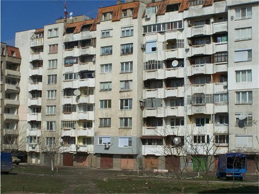В апартамент на този дълъг блок в Силистра живеят родителите на Маджо
СНИМКИ: ЙОРДАН ГЕОРГИЕВ И АРХИВ