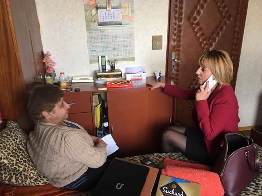 Омбудсманът Мая Манолова посети дома на плевенчанката Снежи Кежева - инвалид първа група