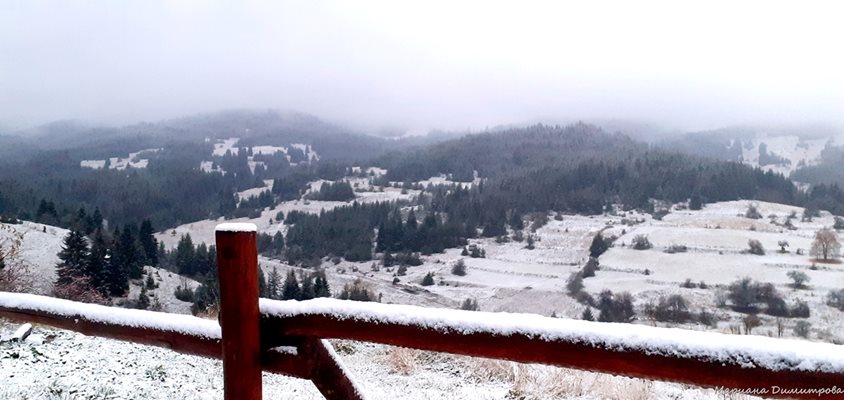 Снежната покривка в Лилково стигна 1 см. Снимка: Община "Родопи"