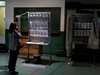 Анкета: Социалистите водят на изборите в Испания, но не постигат мнозинство