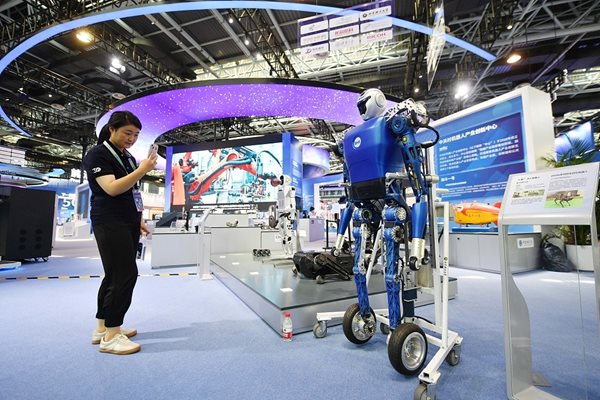 Вчера в Пекин се проведе церемонията по официалното откриване на годишния форум за технологии „Джунгуанцун“