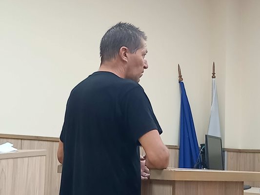 Обвиненият за секс с друг мъж беше видимо адекватен в съдебната залата.