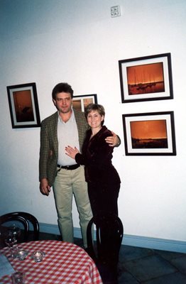 Георги Стайков с втората си съпруга Мариан по време на негова изложба в Стокхолм. Актьорът завършва фотография в Лондон.