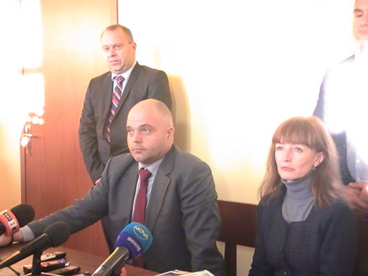Главният секретар на МВР главен комисар Ивайло Иванов огласи подробности за специализирана операция в Плевен по линия на управляване и съхраняване на отпадъци. Разследването се води под прякото ръководство на окръжния прокурор Ваня Савова. Снимка МВР