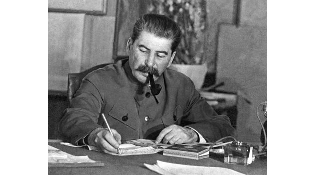 Сталин е бесен на неуспешния първи опит за убийство на Троцки, както и на проваления атентат срещу Франц фон Папен.