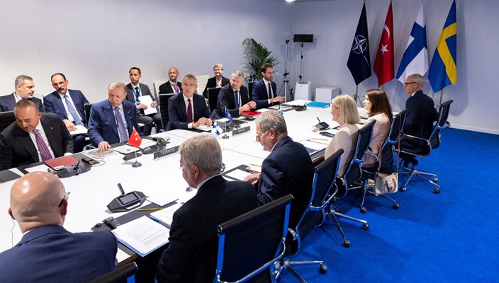 Представителите на Турция, Швеция, Финландия и НАТО се срещнаха в Мадрид