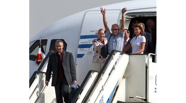 На 24 юли 2007 г. малко преди 10 ч сутринта, българските медицински сестри и лекарите Здравко Георгиев и Ашраф ал Хаджудж се завърнаха в България на борда на френски правителствен самолет, придружавани от Сесилия Саркози - съпруга на тогавашния френски президент, и външния комисар на ЕС Бенита Фереро Валднер.