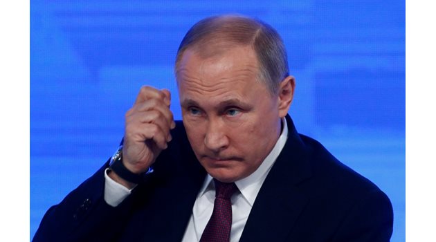Путин по време на пресконференцията. СНИМКИ: РОЙТЕРС